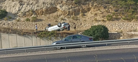 Sivas'ta otomobil takla attı