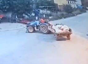 Traktör altında kalan minik Batu'ndan sevindiren haber