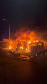 Bursa'da ortalık savaş alanına döndü: 3 kamyon ve 1 tır alev aldı!