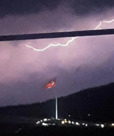 Bursa’da şimşekler geceyi aydınlattı