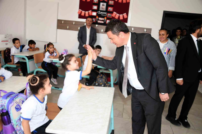 Başkan Erkan Aydın’dan öğrencilere ilk ders sürprizi