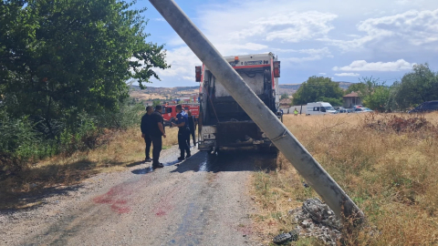Çöp kamyonu faciaya yol açtı: Temizlik görevlisinin kolu koptu
