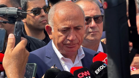 Gürsel Tekin, tepkilerle İstanbul İl Başkanlığı'na girdi