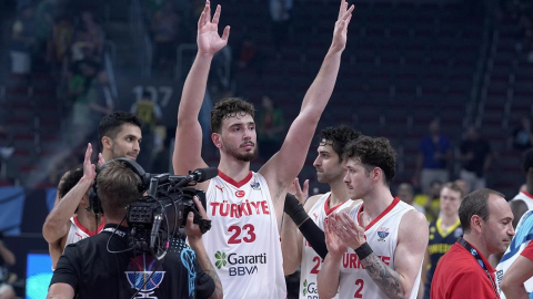 12 Dev Adam yarı final için parkeye çıkıyor