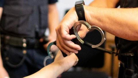 Bursa'da ATM'den para çeken kişileri dolandırdığı öne sürülen zanlı yakalandı