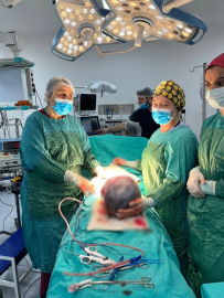 Hastanın karnından 'dev tümör' çıktı
