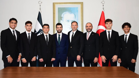 Beşiktaş'ta 5 imza birden