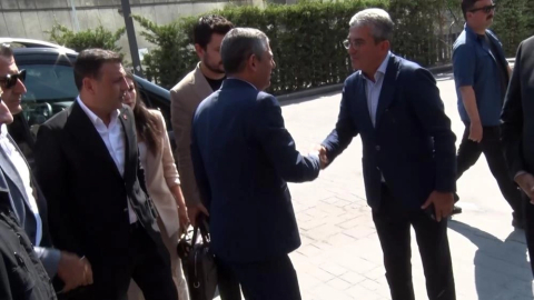 DEM Parti Heyeti'nden Özgür Özel'e ziyaret