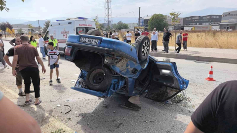 Bursa'da otomobil takla attı: 2 kişi yaralandı