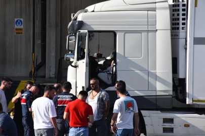 İzmir'de tır sürücüsü araç içerisinde ölü bulundu