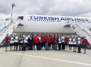 12 Dev Adam yurda döndü