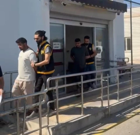 Adana'da ev kurşunlayan 2 şüpheli tutuklandı