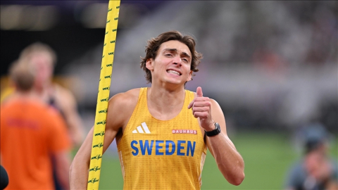 Sırıkla atlamacı Duplantis, 14. dünya rekorunu kırdı