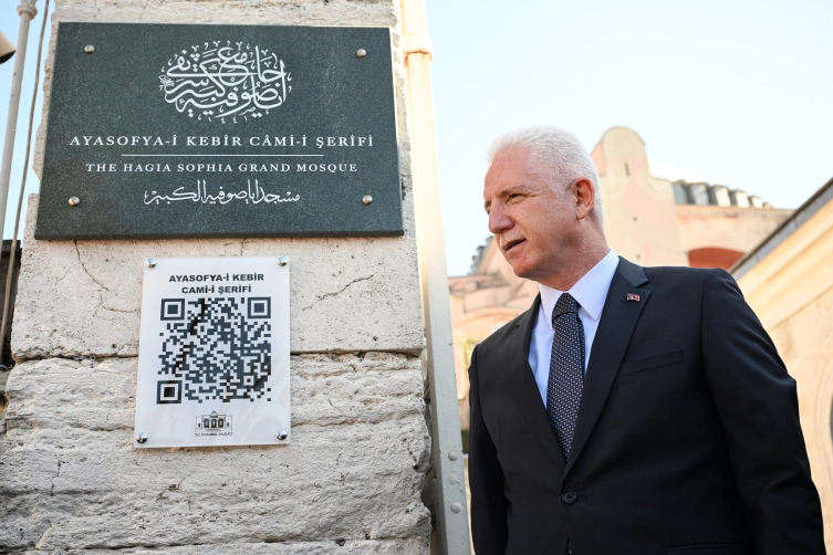 Tarihi camilerde karekodlu dönem