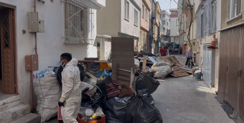 Bursa'da çöp ev vakası! Adım atacak yer bulunamadı