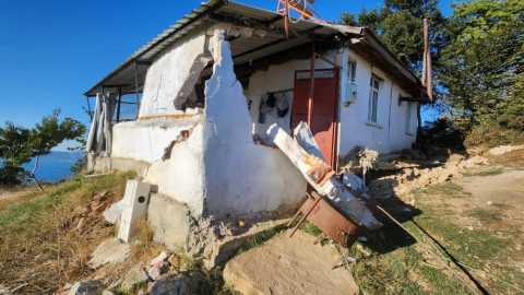 Bursa'da ev ikiye bölündü... Nedeni ise şaşkınlık yarattı