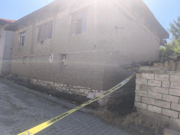 Yaşlı kadın evinde ölü olarak bulundu