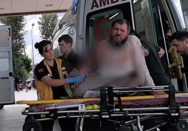 Bursa'da minibüs yayaya çarptı!