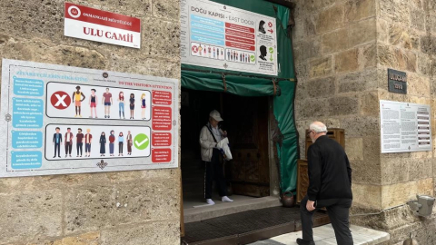 Bursa Ulu Cami'de kılık kıyafet projesi hayata geçti