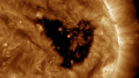 Güneşte bulunan devasa delik korkuttu