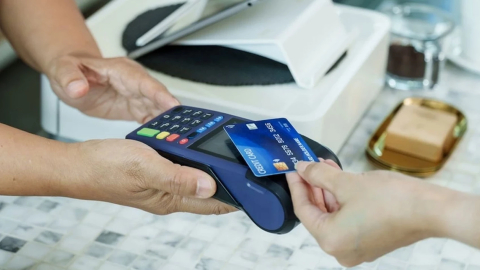 Kredi kartı kullanıcılarına uyarı: Fark etmezseniz paranızı alıyorlar!