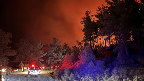 İki şehir  alevlere teslim oldu! Yüzlerce kişi tahliye edildi