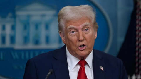 Trump'tan ABD'deki "H-1B" çalışma vizeleriyle ilgili flaş karar!