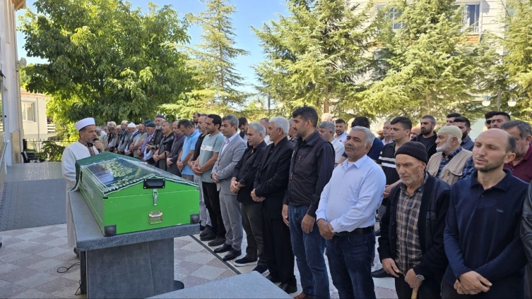 3 padişah, 12 cumhurbaşkanı gören 127 yaşındaki 'Ayşe Nine' hayatını kaybetti