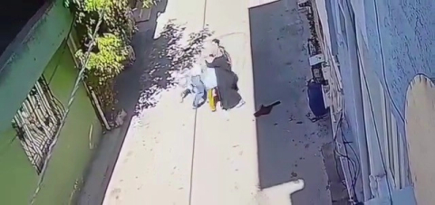 Bursa’da kucağında çocuğu olan anneyi tekme tokat darp ettiler