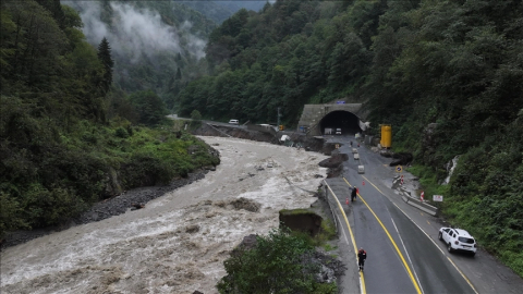 Rize'de sel faciası: 17 kişi askeri helikopterlerle tahliye edildi
