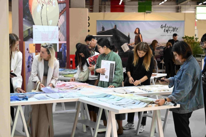 Bursa'nın incisi kumaşlar Paris'te!