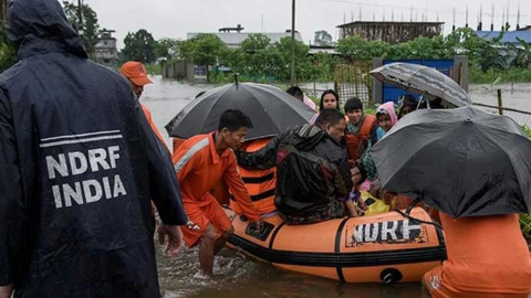 Hindistan’ı sel vurdu: 12 ölü