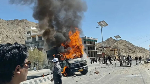 Ülke karıştı! Sokağa çıkma yasağı ilan edildi