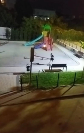 Bursa'da 2 çocuk oyun parkını ateşe verdi!