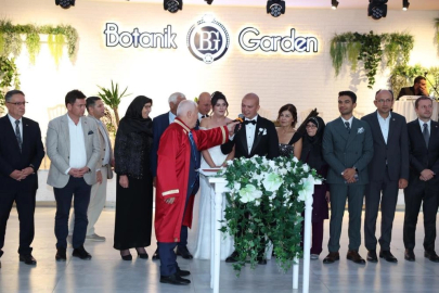 Bursa'da siyaset, medya ve iş dünyasını buluşturan düğün
