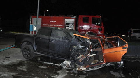 Pikapla otomobil çarpıştı: 5 kişi hayatını kaybetti, 6 kişi yaralandı