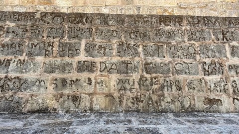 Tarihe ihanet: Köprüye isimlerini kazdılar