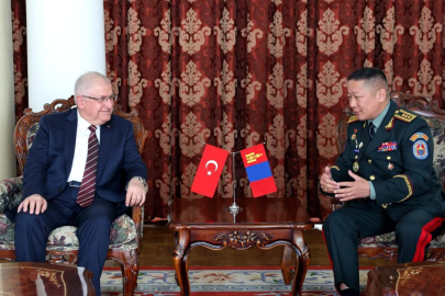 Bakan Güler, Moğolistanlı mevkidaşı Batlut ile görüştü