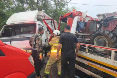 Bursa'da çekici ile kamyonet çarpıştı 4 yaralı