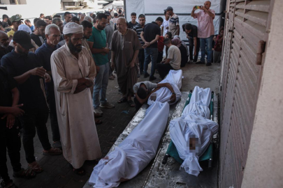 Katil İsrail Gazze’yi bombalamayı sürdürüyor