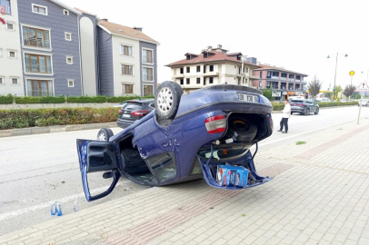 Kaza yapan otomobil takla atarak ters durdu: 1 yaralı