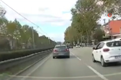 Bursa'da kazaya ramak kaldı... Makas anı kamerada