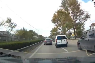 Bursa'da kazaya ramak kaldı... Makas anı kamerada