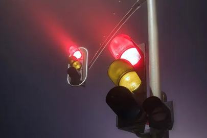 Sürücüler dikkat: 1 yılda 6 kez kırmızı ışık ihlali yaparsanız...