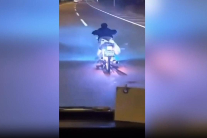 Trafik güvenliğini tehlikeye sokan motosikletliye 49 bin 680 lira ceza kesildi