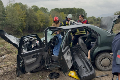 Otomobille tır çarpıştı: Karı koca öldü, 1 kişi yaralandı