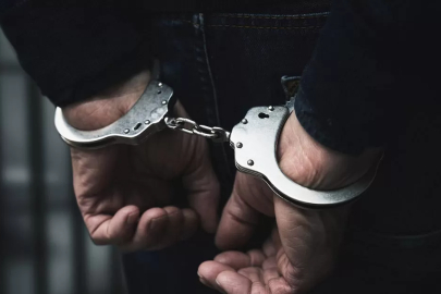 Baza başlığından uyuşturucu çıktı: 4 gözaltı