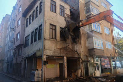 Gemlik'te metruk binalar yıkıldı