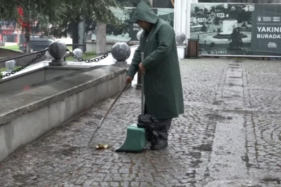 Bulduğu altın dolu çantayı polise teslim etti