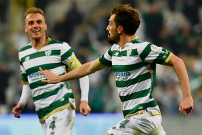 Bursaspor Tahsin Tam yönetiminde Menemen FK’yı 3-0 mağlup etti